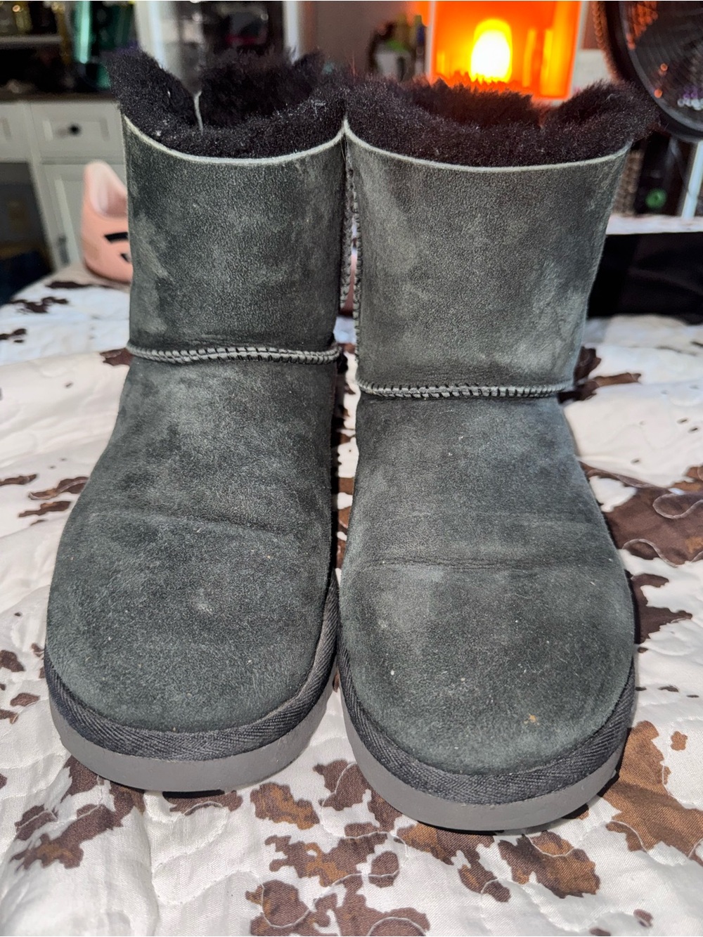 UGG Short Classic Bailey Bow Winter Boots in Charcoal Black